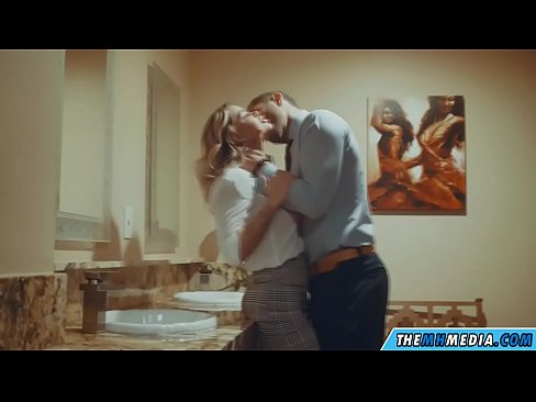 ❤️ Pe a faaosoosoina oe e se blonde busty i totonu o se faletaele lautele ❤️ Pono Tulaga  ❌